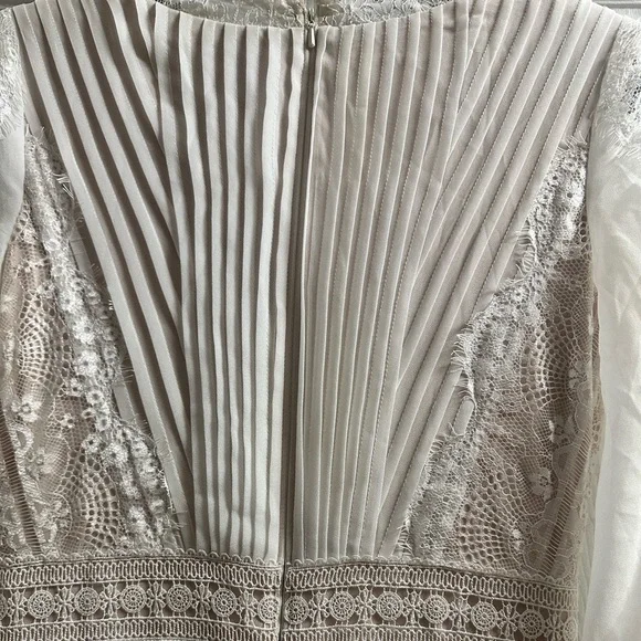 Tadashi Shoji Lace Pintuck Long Sleeve Cocktail Dress Size 2